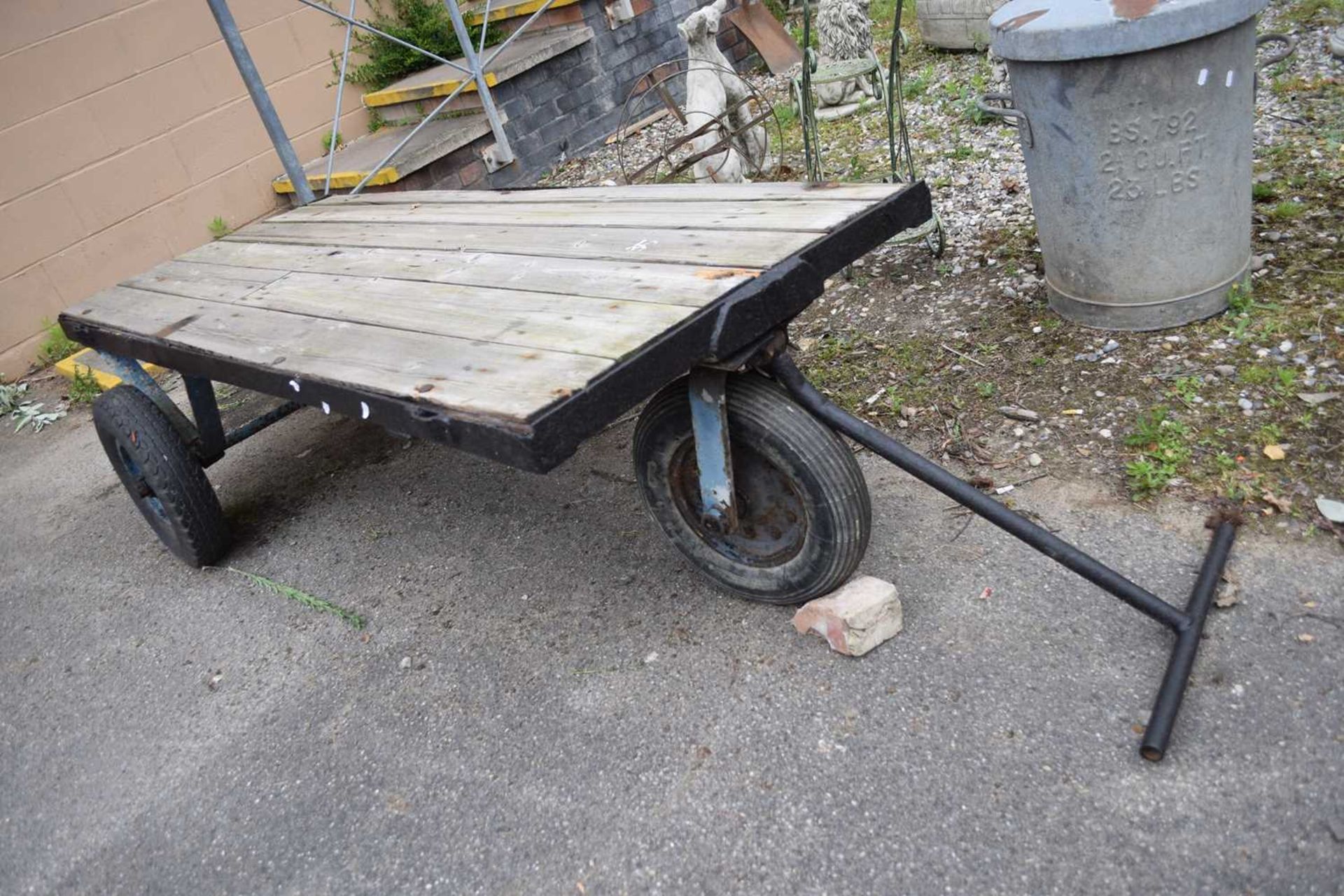 Vintage three-wheeled metal cart, the bed approx 180cm x 78cm - Image 3 of 3