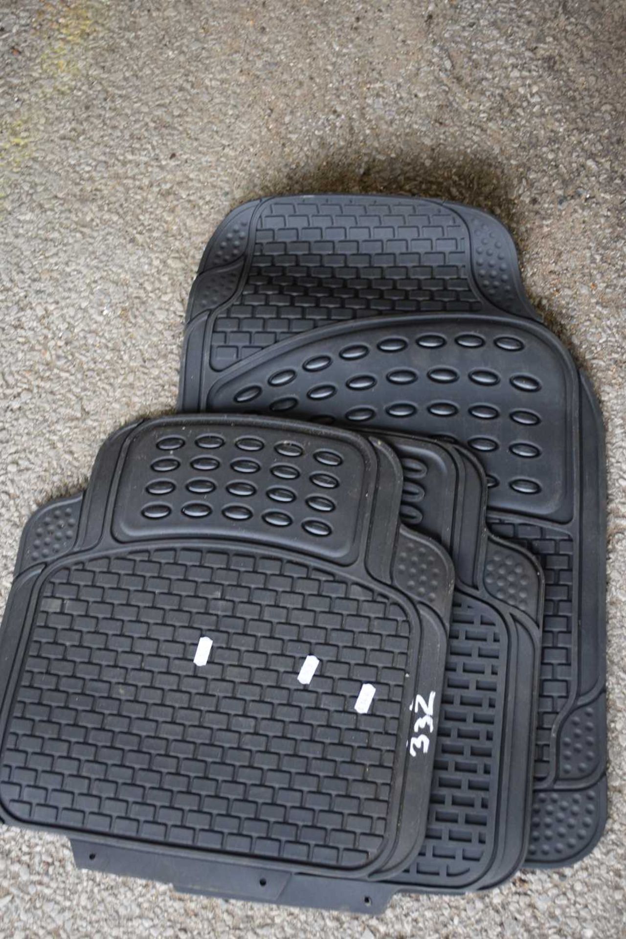 Rubber car mat set