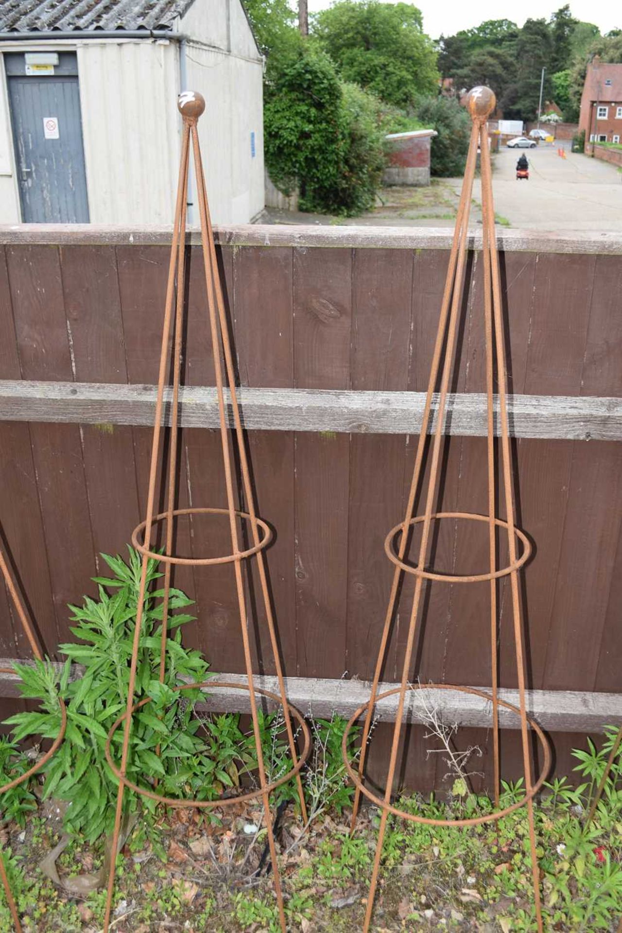 Pair of pyramid obelisks, height approx 150cm