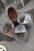 Quantity of galvanised buckets