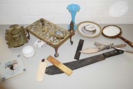 BOX OF MIXED ITEMS TO INCLUDE BRASS TRIVET, BRASS DESK STAND ETC
