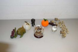 ASSORTED ITEMS TO INCLUDE VARIOUS MODEL FRUIT