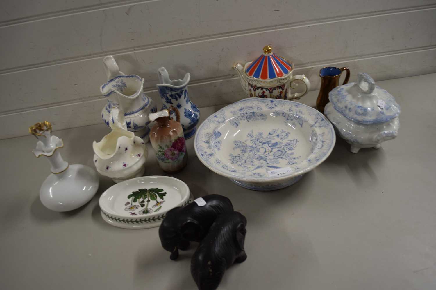 VARIOUS CERAMICS TO INCLUDE SADLER TEA POT, VARIOUS JUGS, SAUCE TUREEN, MODEL ELEPHANTS ETC