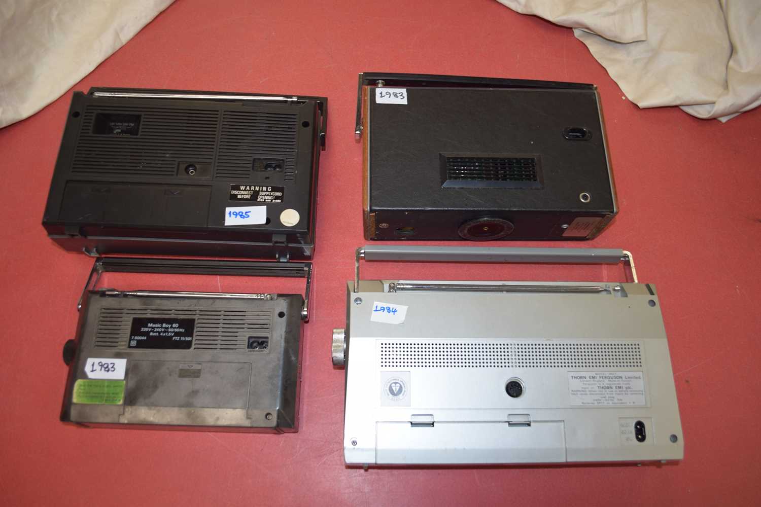 MIXED LOT: 4 RADIOS TO INCLUDE:GRUNDIG MUSIC BOY 60 (1983), PHILIPS D2244 (1985), ROBERTS R24 (1983) - Image 2 of 2