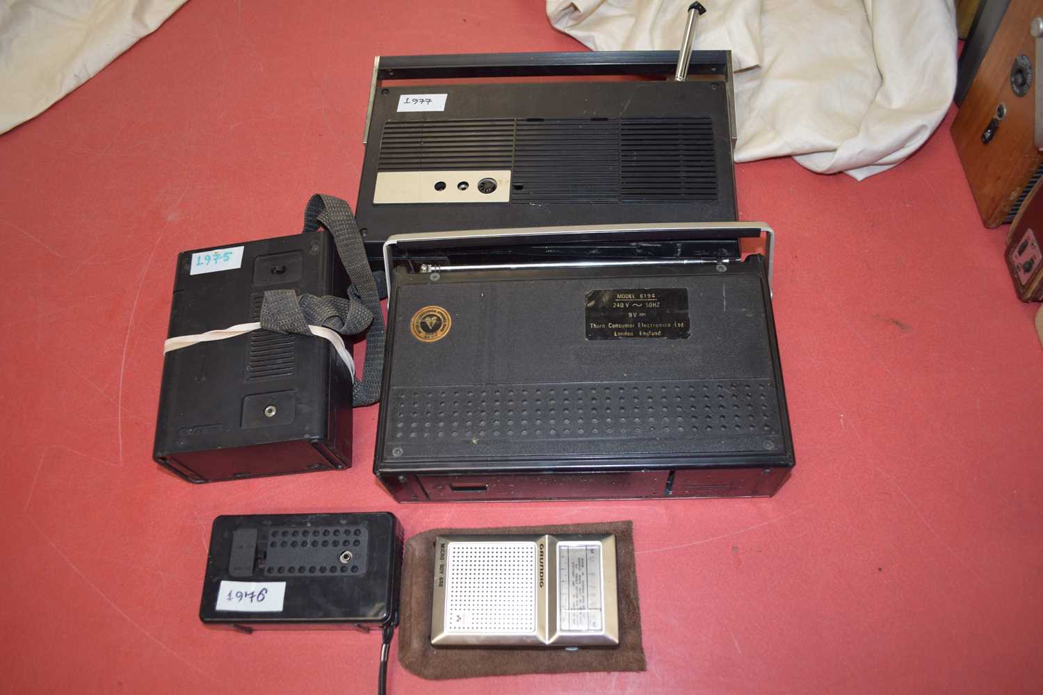 MIXED LOT: 5 RADIOS TO INCLUDE:GRUNDIG MICRO 400 (1975), PYE 1082 (1976), ITT SPORT (1975), ULTRA - Image 2 of 2