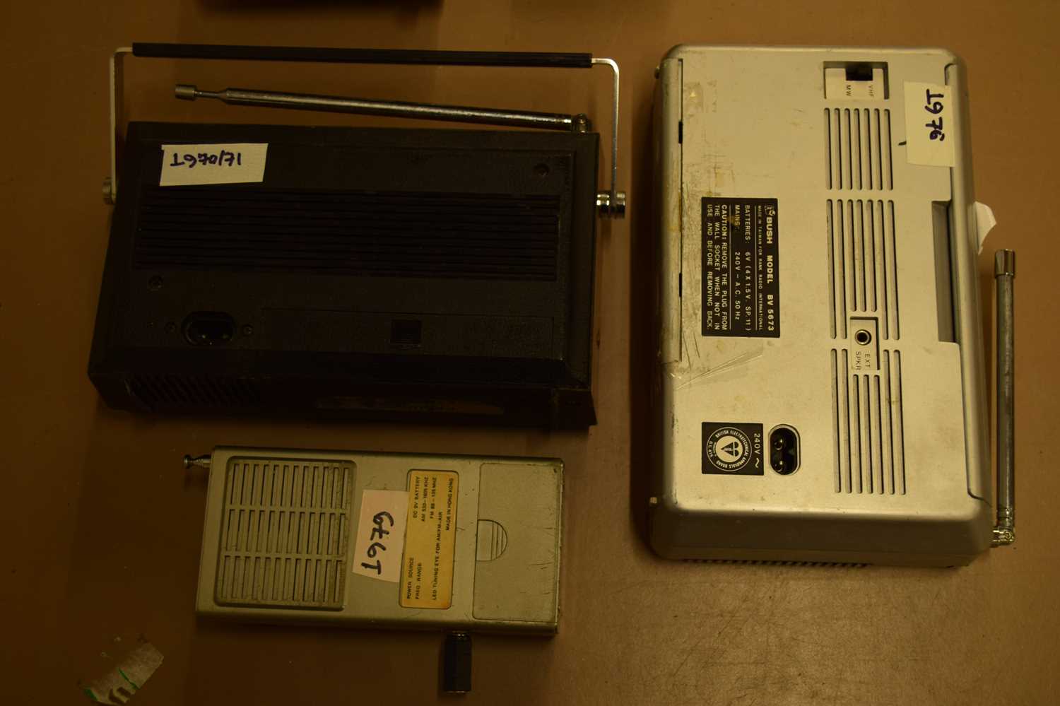 MIXED LOT: 5 RADIOS TO INCLUDE:HMV (1970), ITT KB TINY 33 (1970), MASTERRADIO (1963), - Image 3 of 5