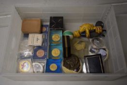 BOX OF VARIOUS COMMEMORATIVE SILVER PLATED COINS AND MEDALLIONS, BOXED CUFF LINKS, ETC