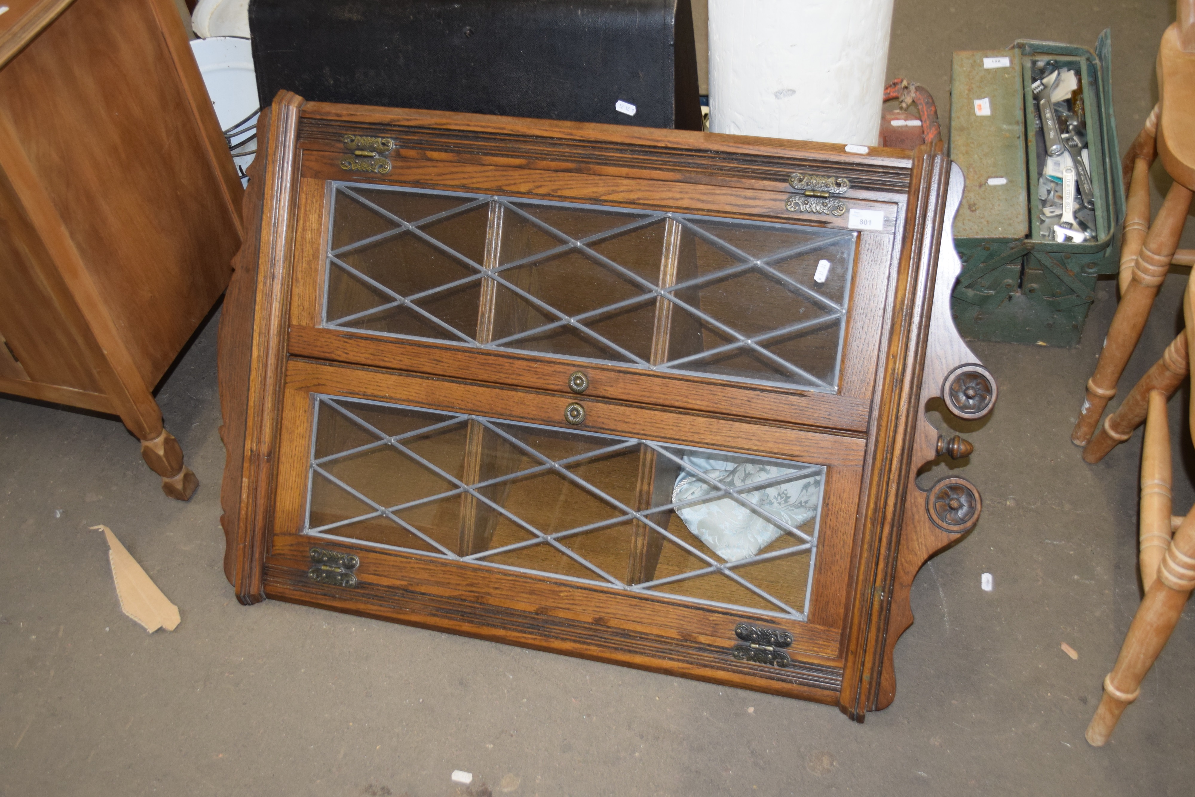 LEAD GLAZED OAK CORNER CABINET - Image 2 of 2