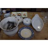 VARIOUS HOUSEHOLD CERAMICS TO INCLUDE KITCHEN DISHES, JARDINIERE ETC