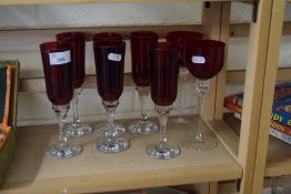 QUANTITY OF RUBY AND CLEAR GLASS WINES