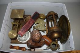 BOX OF MIXED ITEMS TO INCLUDE VINTAGE POSTAL SCALES, BRASS WARES ETC