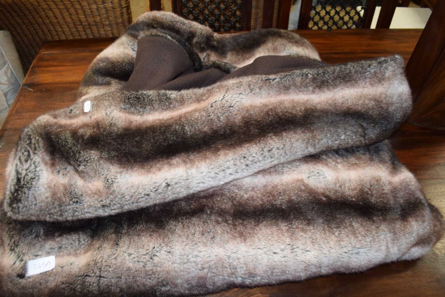 FAKE FUR THROW