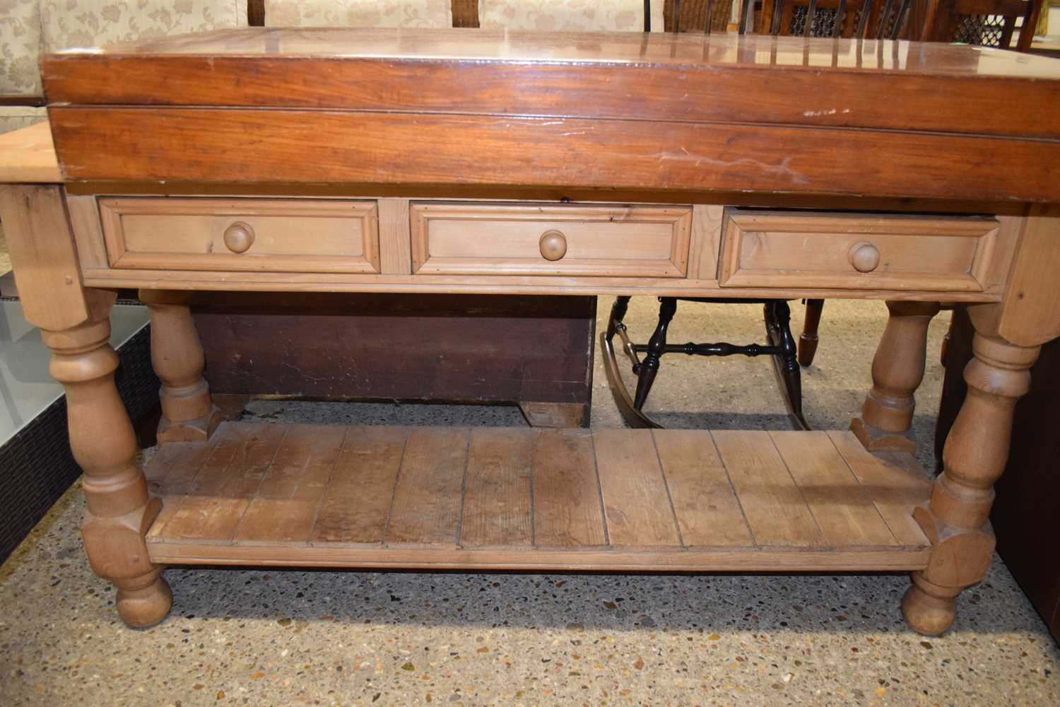 20TH CENTURY PINE THREE DRAWER SIDE TABLE ON TURNED LEGS