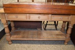 20TH CENTURY PINE THREE DRAWER SIDE TABLE ON TURNED LEGS