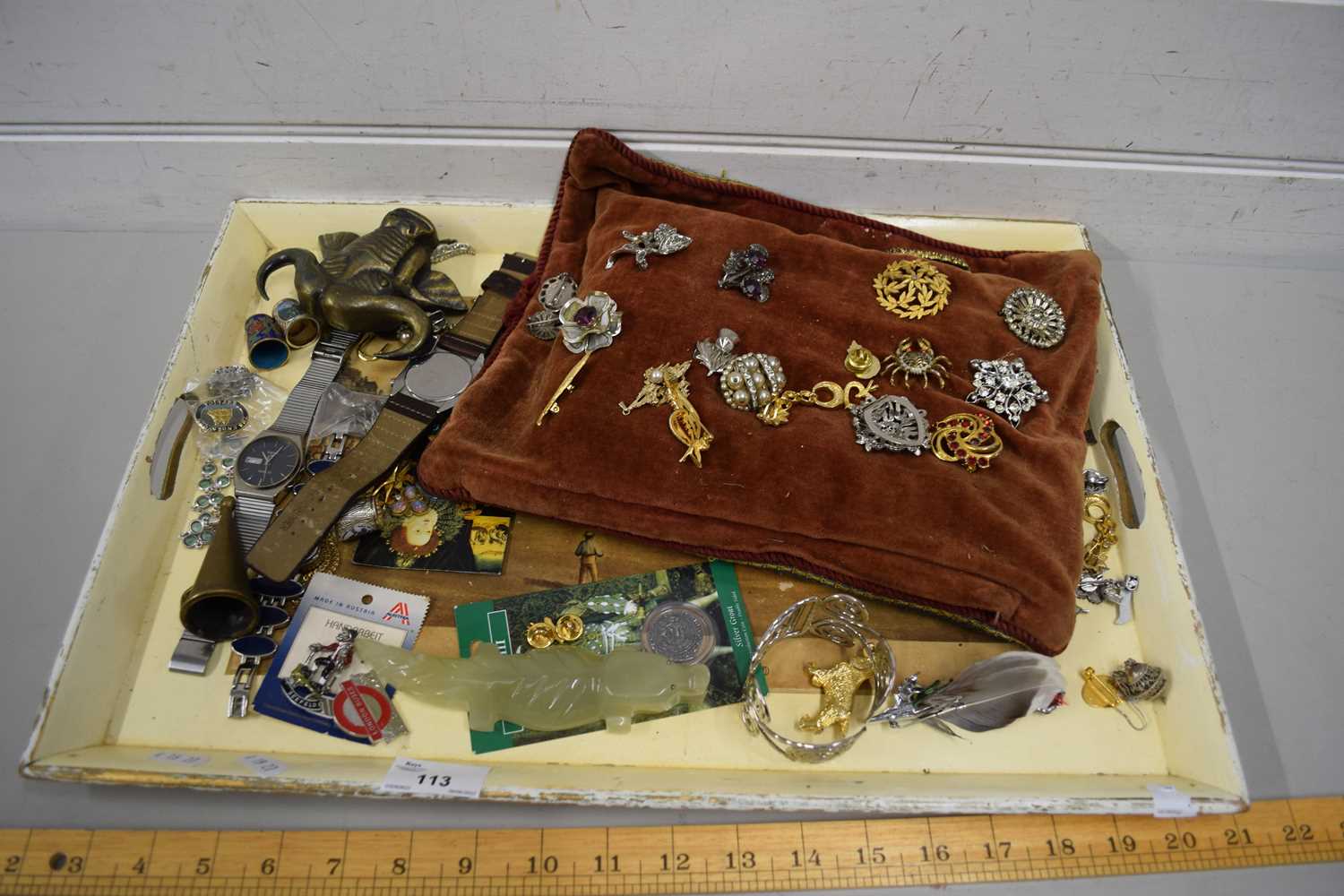 TRAY OF MIXED COSTUME BROOCHES, AND OTHER COSTUME JEWELLERY, WRIST WATCHES ETC