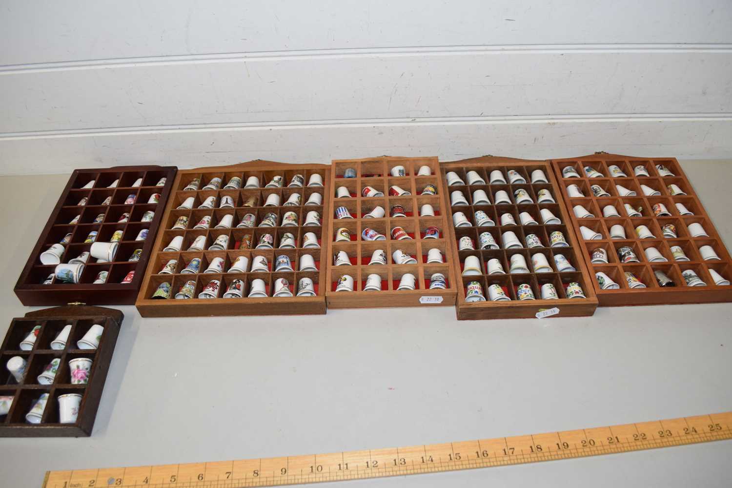 COLLECTION OF VARIOUS THIMBLES IN SMALL WOODEN CASES