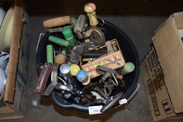 BUCKET CONTAINING VARIOUS VINTAGE WHISKS AND OTHER ITEMS