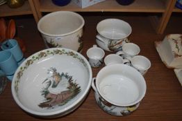 QUANTITY OF PORTMEIRION BIRDS OF BRITAIN BOWLS, JARDINIERE, TEA WARES ETC