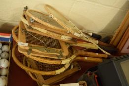 QUANTITY OF VINTAGE TENNIS AND BADMINTON RACKETS
