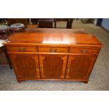 REPRODUCTION YEW WOOD VENEERED SIDEBOARD WITH THREE DOORS AND THREE DRAWERS, 140CM WIDE