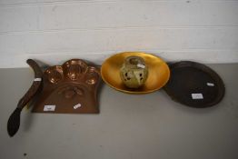 ART NOUVEAU COPPER CRUMB TRAY AND BRUSH PLUS FURTHER BRASS TRAY AND POT POURRI JAR AND A BOWL (5)