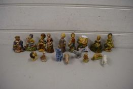 COLLECTION VARIOUS WADE WHIMSIES AND SMALL FIGURES