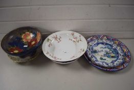 MIXED DECORATED PLATES TO INCLUDE VICTORIAN EXAMPLE, PLUS A FURTHER ROYAL DOULTON PEDESTAL FRUIT