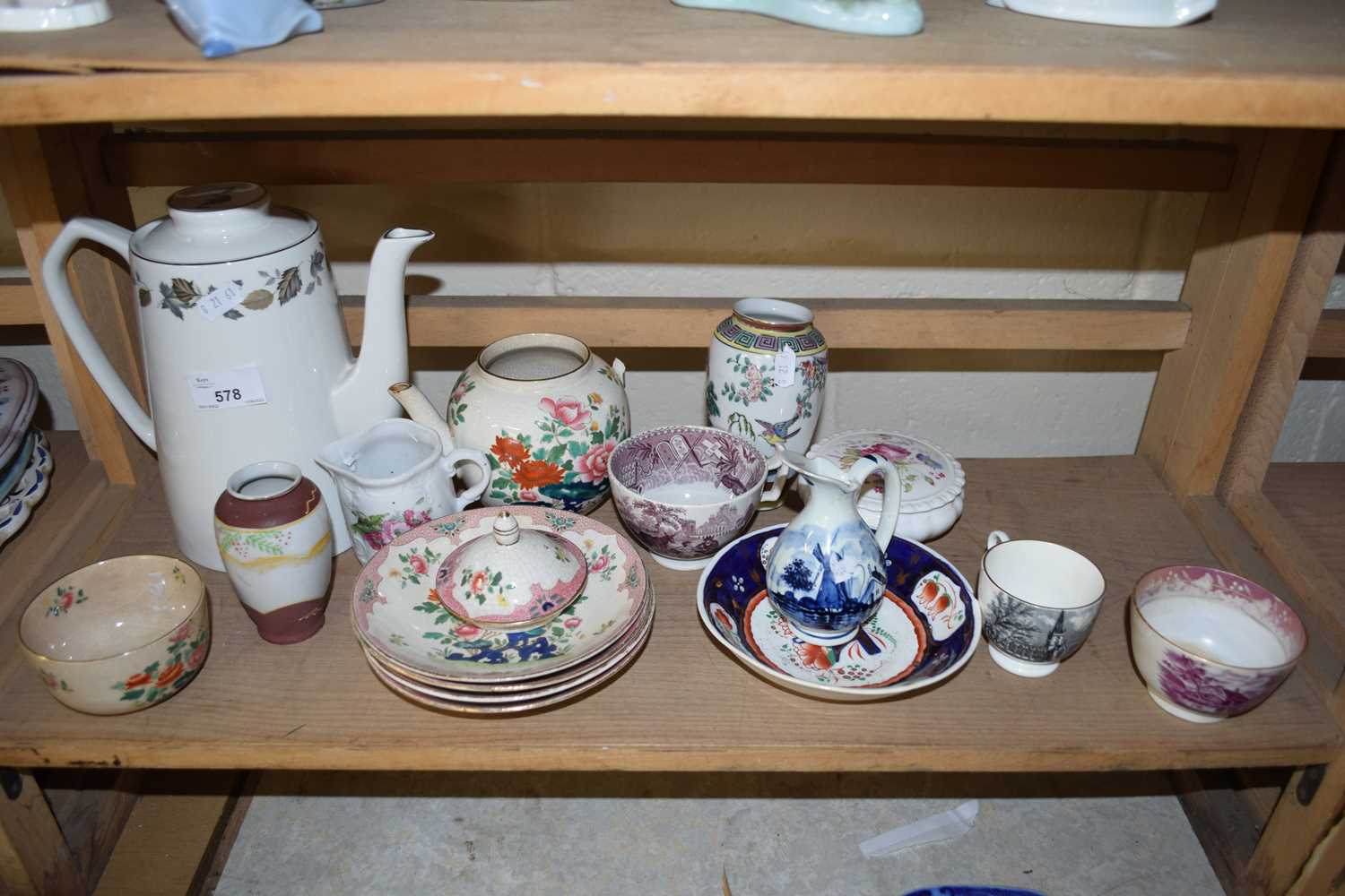 VARIOUS CERAMICS TO INCLUDE 19TH CENTURY TEA BOWL, TEA WARES, VASES ETC