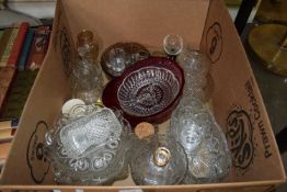 LARGE BOX OF HOUSEHOLD GLASS WARES TO INCLUDE TAZZAS, BOWLS, DRINKING GLASSES ETC