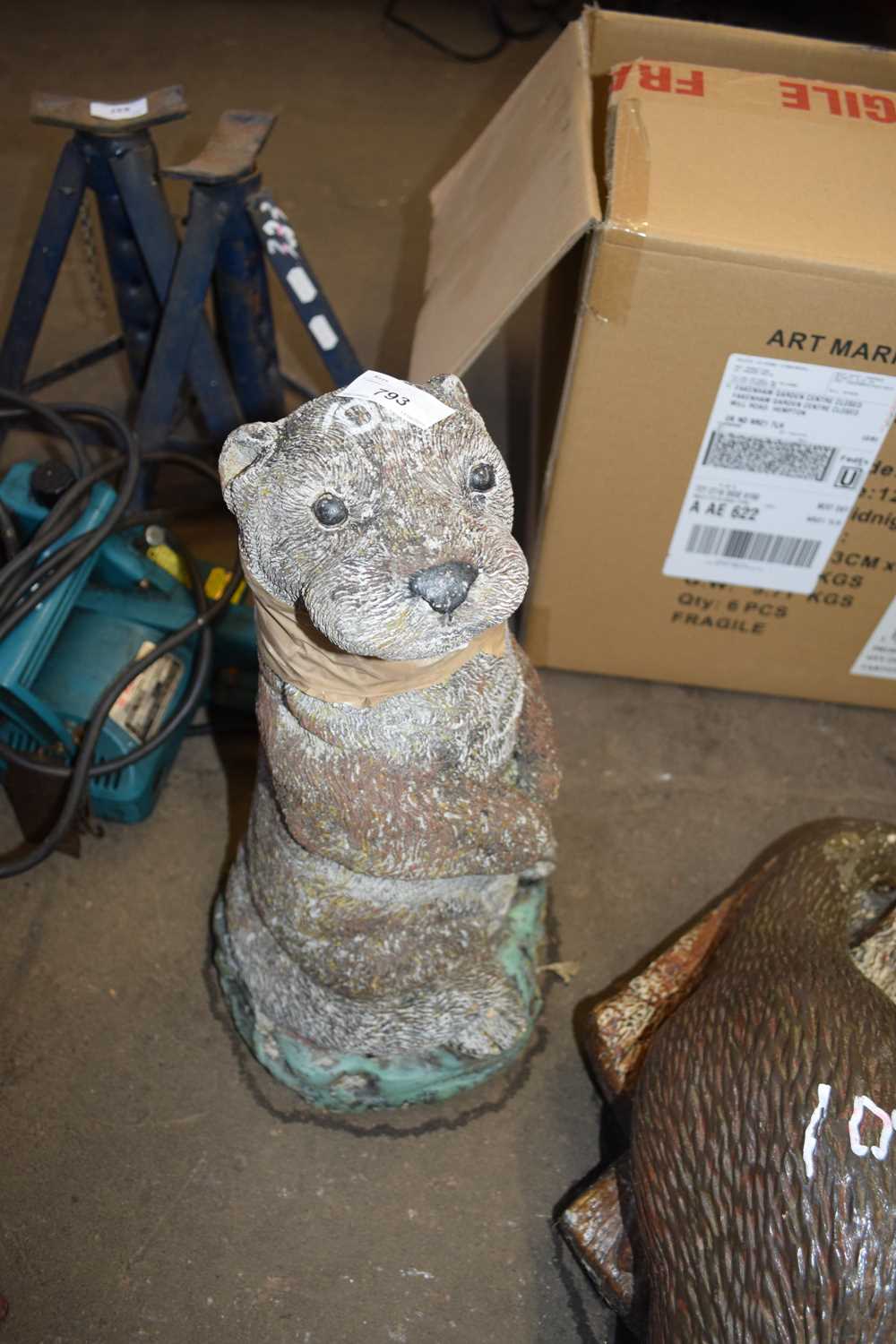 CONCRETE MODEL OF AN OTTER