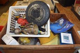 BOX OF MIXED ITEMS TO INCLUDE MINIATURE SNOOKER BALLS, VARIOUS TOOLS, HOUSEHOLD SUNDRIES ETC