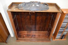 LATE 19TH/EARLY 20TH CENTURY OAK OPEN FRONT BOOKCASE CABINET, 96CM WIDE