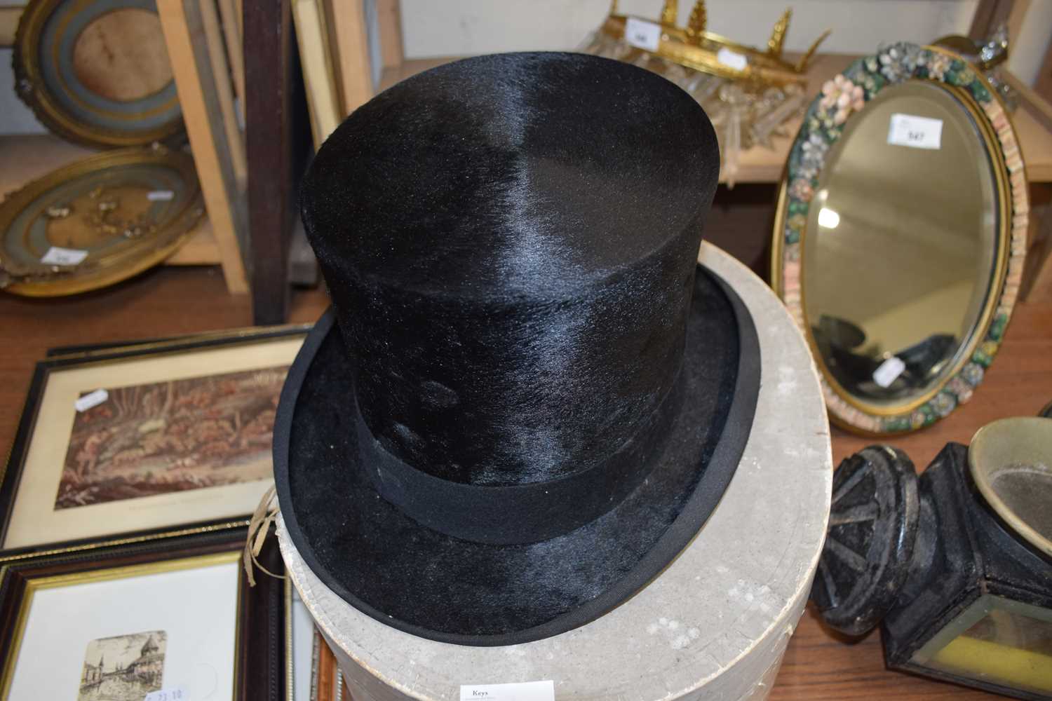 VINTAGE TOP HAT MARKED 'RICHARD NEILL, GREAT CHARLOTTE ST, LIVERPOOL', TOGETHER WITH A RELATED CASE