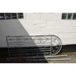 ARCHED METAL GARDEN GATE WITH 2 POSTS MET