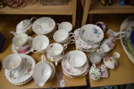 MIXED FLORAL DECORATED TEA WARES TO INCLUDE RICHMOND PLUS FURTHER VASES AND FLORAL ORNAMENTS