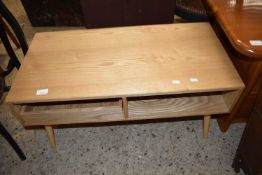 SMALL MODERN OAK SIDE TABLE