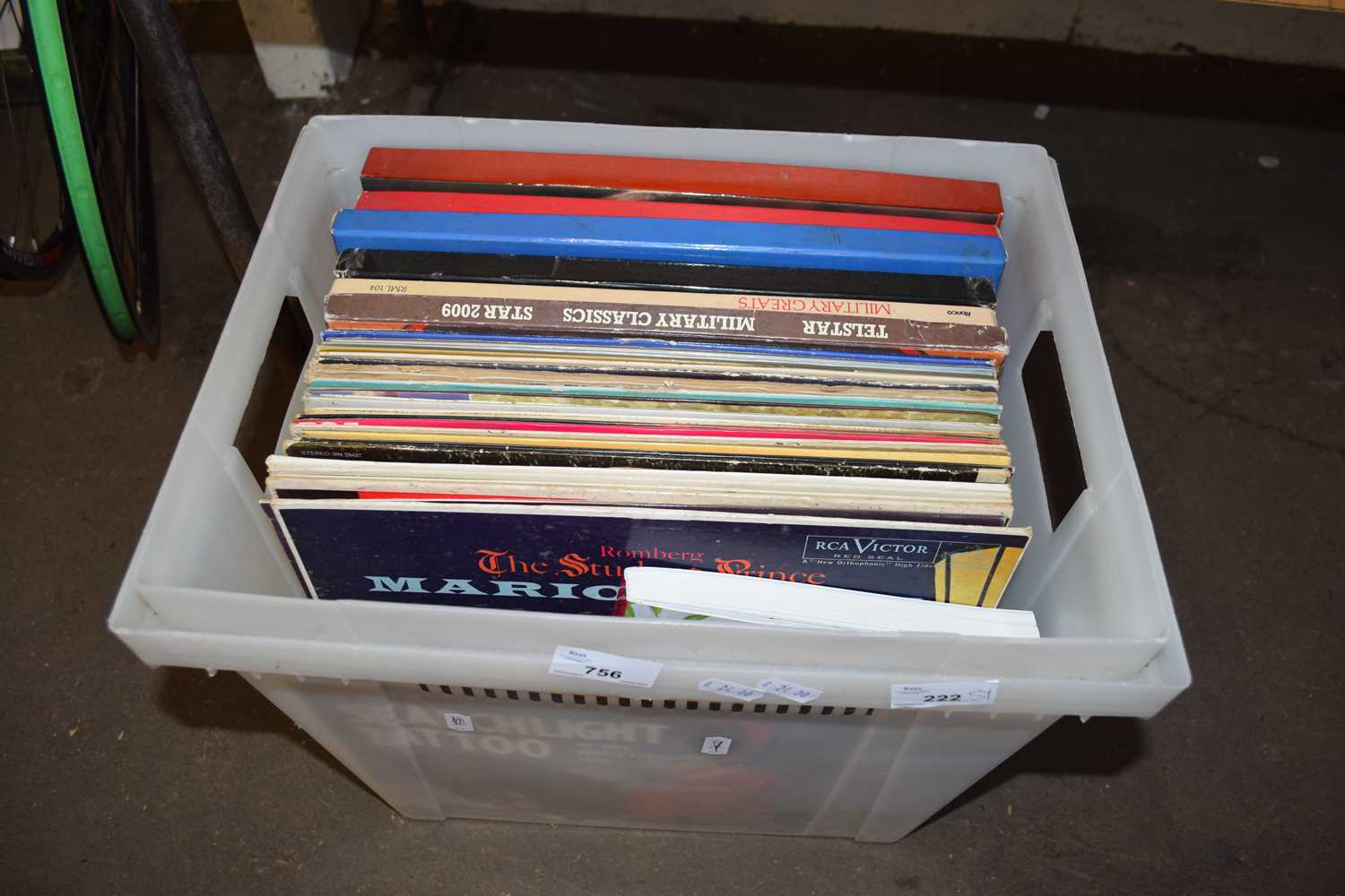 BOX OF MIXED RECORDS