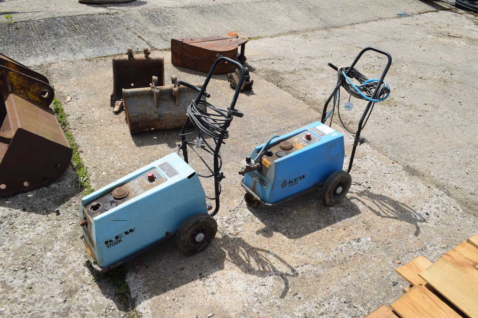 2 KEW 1702A pressure washers