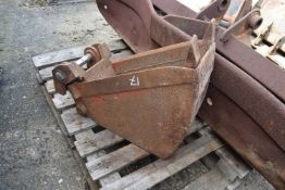 Deep dig/trenching bucket for a digger