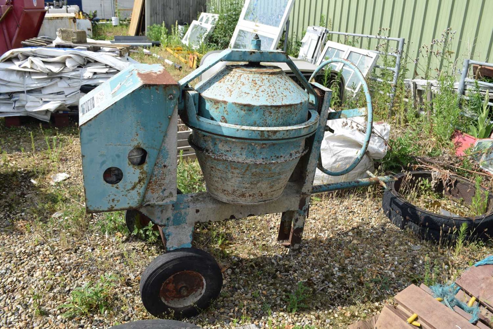Bar-o-Mix Commodore wheeled cement mixer - Image 3 of 3
