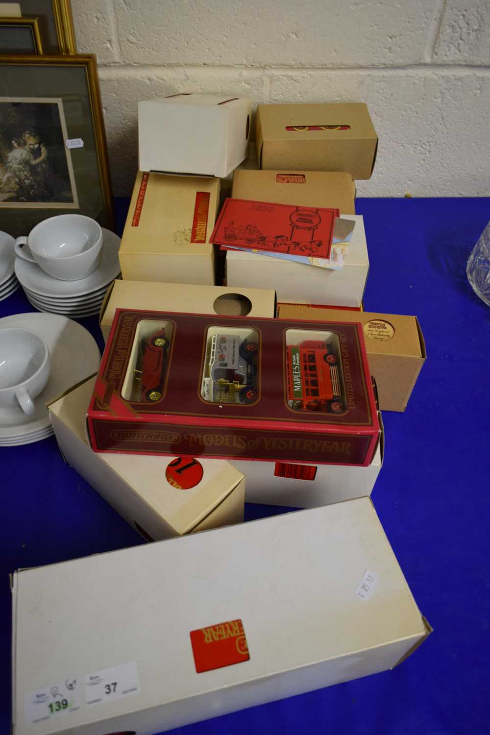 BOXED MATCHBOX MODELS OF YESTERYEAR, IN ORIGINAL BOXES, INCLUDING A LIMITED EDITION GIFT SET