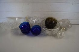 COLLECTION OF GLASS WARES