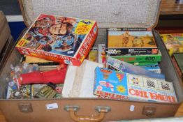 SUITCASE CONTAINING VARIOUS VINTAGE GAMES INCLUDING STAR WARS JIGSAW PUZZLE, MILLION DOLLAR MAN