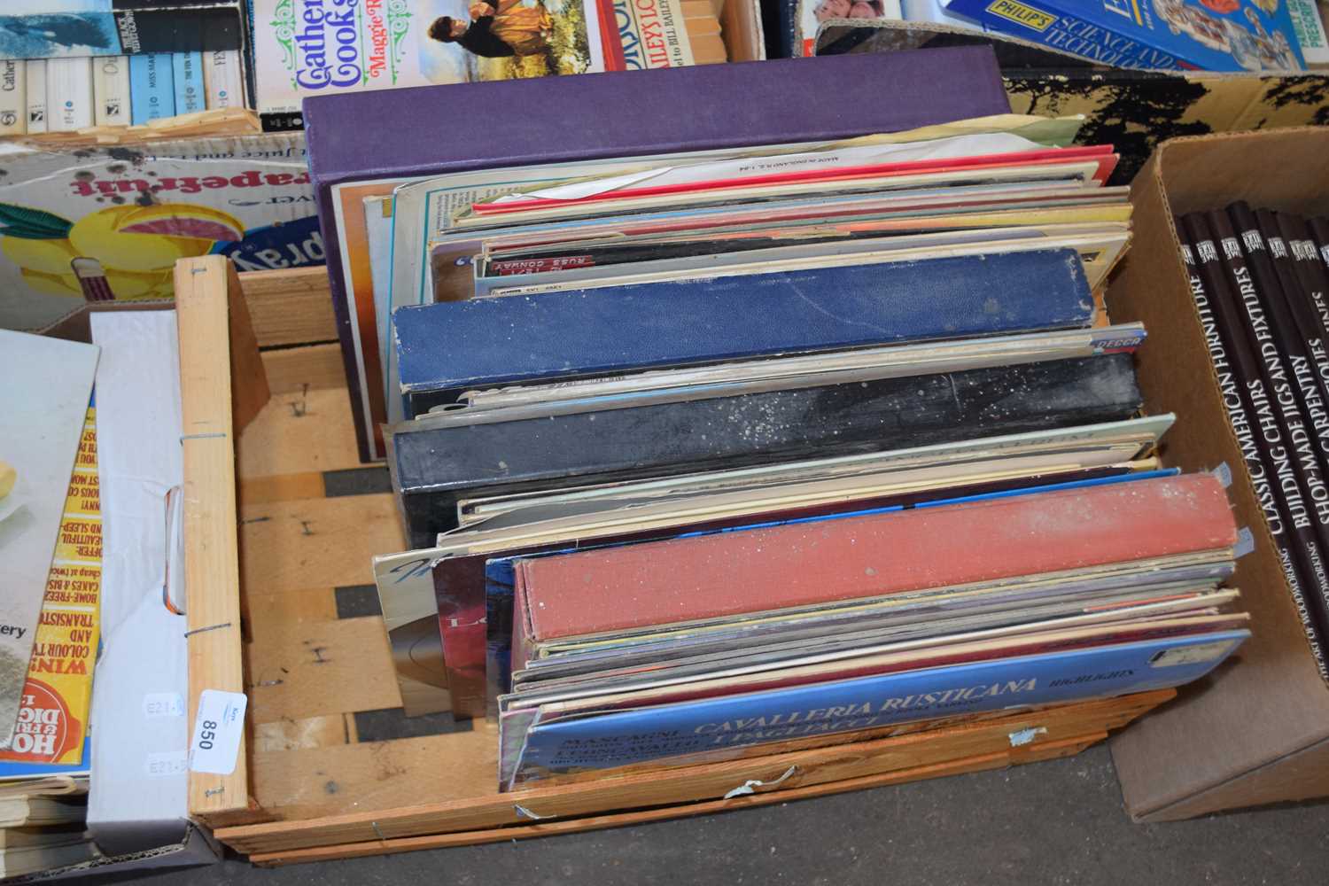 BOX OF MIXED RECORDS