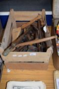 BOX CONTAINING MIXED VINTAGE TOOLS