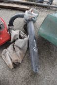 Petrol garden vac/blower