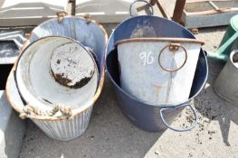 Quantity of tin baths and buckets
