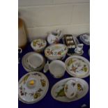 QUANTITY OF ROYAL WORCESTER EVESHAM PATTERN TABLE AND KITCHEN WARES