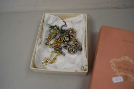 MIXED LOT OF COSTUME JEWELLERY, NECKLACES ETC