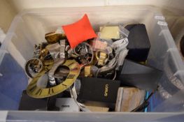 LARGE BOX OF VARIOUS MIXED WRIST WATCHES, WATCH PARTS ETC AND CLOCK PARTS